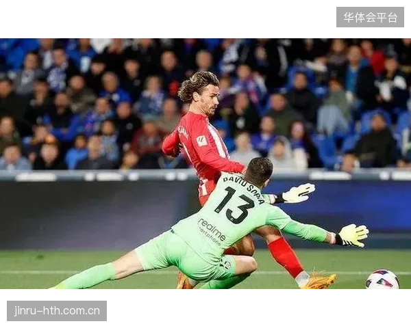 亚马尔凭借赛季6球4助的表现，成为最佳阵容中身价最高的球员。